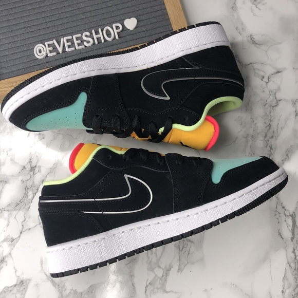 Jordan 1 Low - Picture 3 of 4